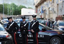 Incendio allo Zen di Palermo, trovato in un magazzino il corpo carbonizzato di un uomo
