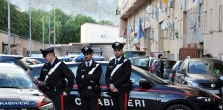 Incendio allo Zen di Palermo, trovato in un magazzino il corpo carbonizzato di un uomo