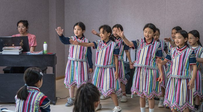 Cina: Yunnan, il Coro delle lucciole dà voce ai bambini di Dulongjiang (1)
