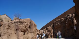Cina: Ningxia, “villaggio del teatro” attira oltre 130.000 visitatori (1)
