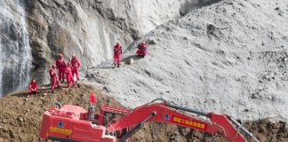 Cina: lavori senza sosta per riaprire la strada verso il valico di Gyirong (3)