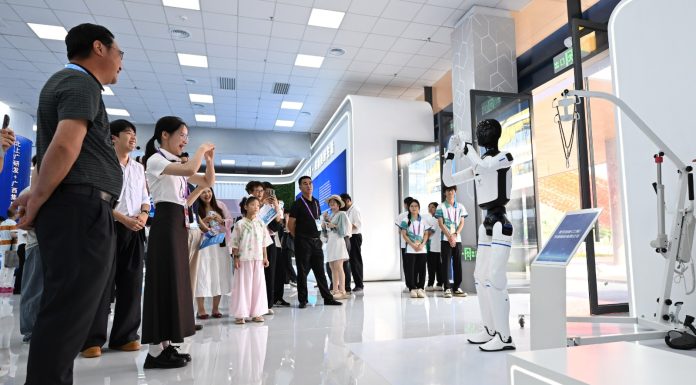 Cina: prodotti IA protagonisti alla China-ASEAN Expo di Nanning (2)