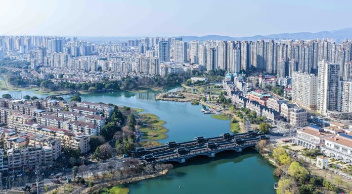 Cina: principali città segnalano attenuazione calo prezzi delle case ad agosto