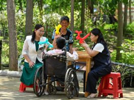 Cina: istruzione a domicilio per bambini con gravi disabilità nel Jiangsu (1)