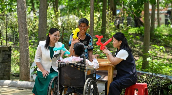 Cina: istruzione a domicilio per bambini con gravi disabilità nel Jiangsu (1)