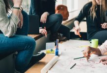 Il ruolo dei regali aziendali nelle strategie di relazione tra imprese creative al lavoro