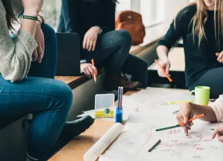 Il ruolo dei regali aziendali nelle strategie di relazione tra imprese creative al lavoro