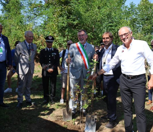 Il “Bosco dei Piloti” di Monza cresce con 22 nuovi alberi grazie all’iniziativa “Ogni Pilota, un Albero”