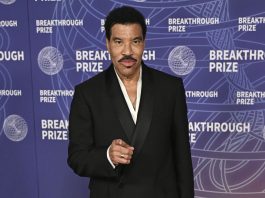 Lionel Richie ricoverato in terapia intensiva dopo un concerto a St. Louis