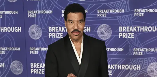Lionel Richie ricoverato in terapia intensiva dopo un concerto a St. Louis