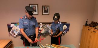 Palermo, lanciava frecce dal balcone di casa: denunciato un 34enne