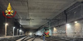Treno Varese-Milano bloccato a Lancetti, evacuate 400 persone