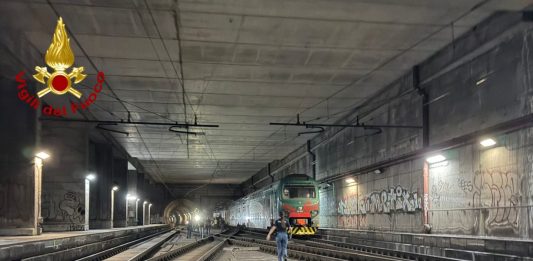 Treno Varese-Milano bloccato a Lancetti, evacuate 400 persone