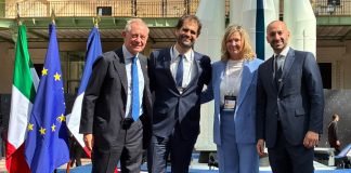 Firmati a Parigi due accordi industriali Italia-Francia sullo spazio, Urso: “Rafforziamo la cooperazione”