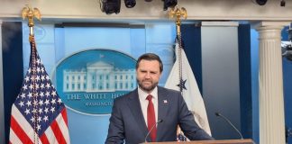 Vance “Niente colloqui finché Teheran continuerà ad attaccare le navi a Hormuz”