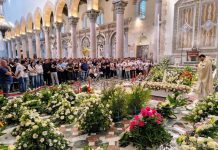 A Messina lacrime e commozione per l’ultimo saluto a Rebecca Galli, la 17enne morta in un grave incidente
