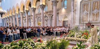 A Messina lacrime e commozione per l’ultimo saluto a Rebecca Galli, la 17enne morta in un grave incidente