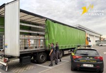 Napoli, sequestrati 30 mila litri di benzina di contrabbando: due denunciati