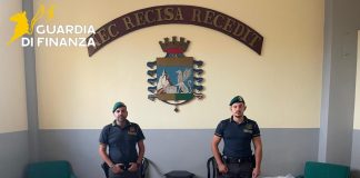 Sequestrate oltre 2300 magliette contraffatte del Napoli, un denunciato