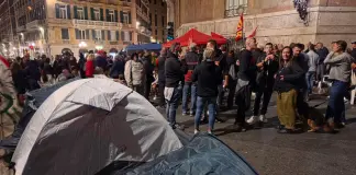 Sciopero di 24 ore in tutti gli stabilimenti ex Ilva, i lavoratori di Genova pronti alla notte in tenda