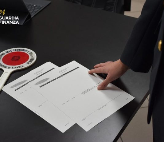 Cagliari, frode fiscale nell’abbigliamento: sequestrati 160 mila euro