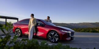 Mazda6e 2027 si rinnova, nuovi allestimenti e tecnologie evolute