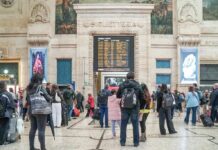 Al via lo sciopero generale. Si fermano scuola, treni e sanità