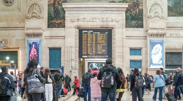 Al via lo sciopero generale. Si fermano scuola, treni e sanità
