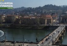 Finta banca e falso oro per truffare risparmiatori, maxi sequestro a Torino