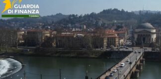 Finta banca e falso oro per truffare risparmiatori, maxi sequestro a Torino