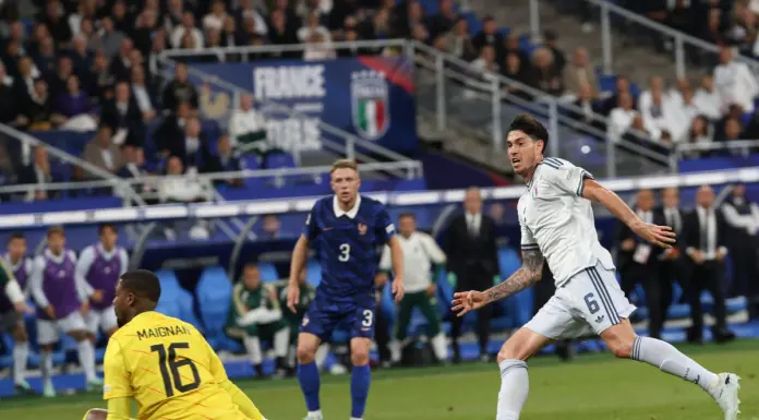 Bastoni risponde alla magia di Olise, Francia-Italia 1-1
