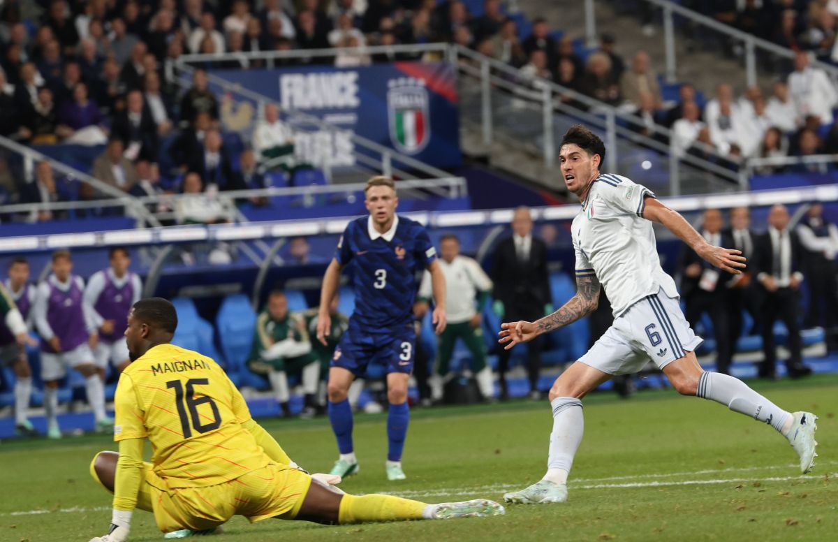 Bastoni risponde alla magia di Olise, Francia-Italia 1-1