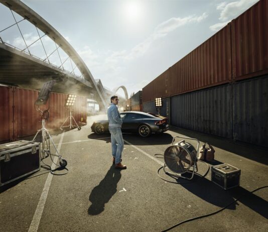Mercedes-AMG GT Coupè 4, Brad Pitt protagonista della campagna internazionale
