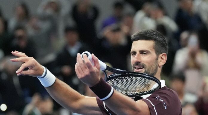 Djokovic vola in finale a Pechino, Medvedev squalificato