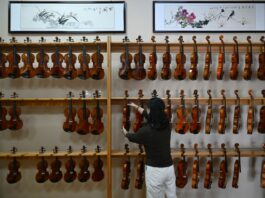 Cina, i violini della contea di Queshan raggiungono tutto il mondo