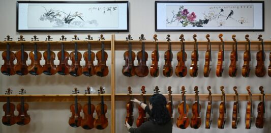 Cina, i violini della contea di Queshan raggiungono tutto il mondo