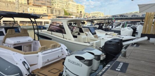 Suzuki Italia celebra 50 anni al Salone Nautico di Genova