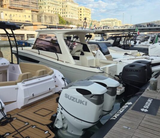 Suzuki Italia celebra 50 anni al Salone Nautico di Genova
