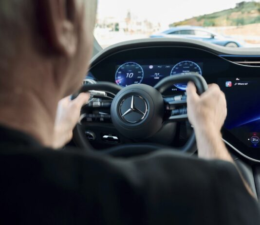 Lo steer-by-wire debutta sulla nuova Mercedes-Benz EQS berlina