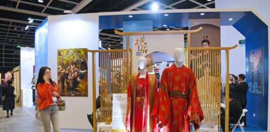 I turisti diventano attori di fiction nella “Hollywood cinese” di Hengdian