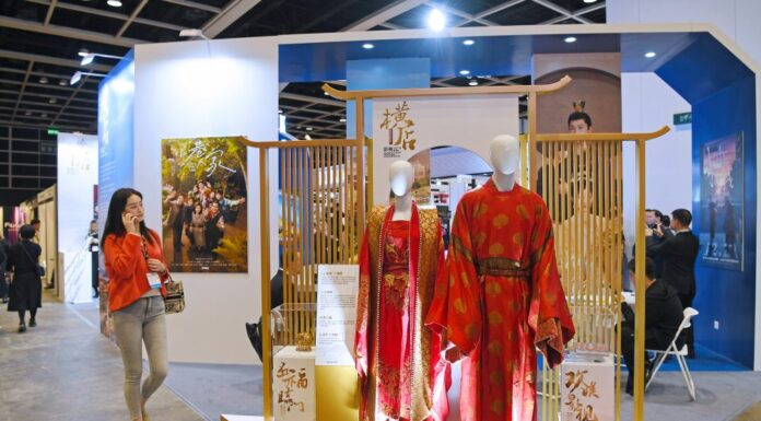 I turisti diventano attori di fiction nella “Hollywood cinese” di Hengdian