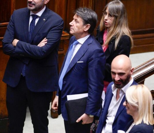Conte “Legge elettorale vestito per rimanere incollati alle poltrone”