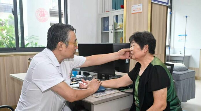 Cina presenta piano per potenziare servizi infermieristici e di riabilitazione