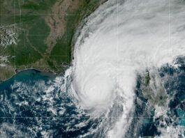 Usa, l’uragano Isaia raggiunge le coste della Florida. Venti a 165 km/h