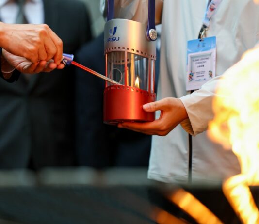 Accesa a Torino la fiamma per le Universiadi invernali di Changchun 2027