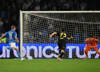 Doppietta De Bruyne e gol di Lang, al Maradona il Napoli batte 3-0 il Frosinone