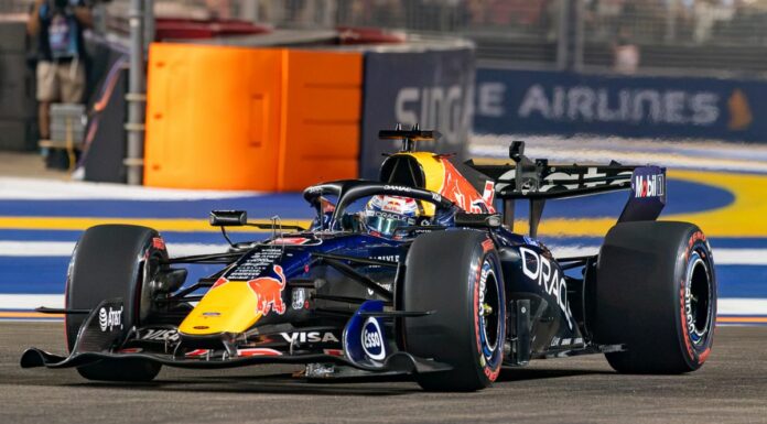 Verstappen trionfa a Singapore davanti a Leclerc e Antonelli