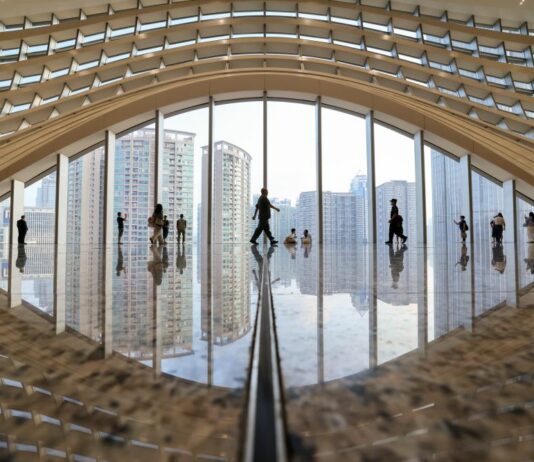 Cina, riaperto il valico terrestre più importante tra Shenzhen e Hong Kong