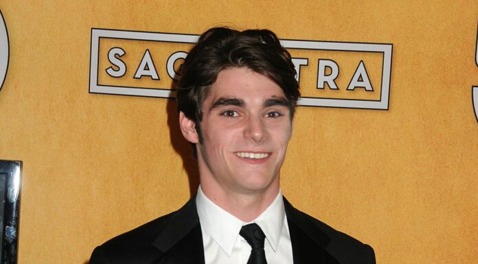 Morto a 34 anni RJ Mitte, il Walter White JR. di “Breaking Bad”