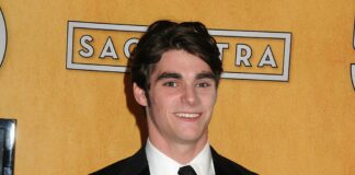 Morto a 34 anni RJ Mitte, il Walter White JR. di “Breaking Bad”